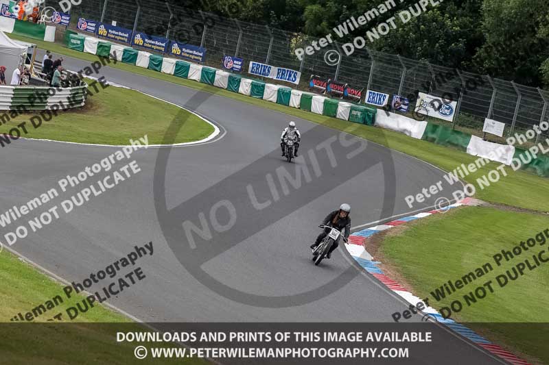 Vintage motorcycle club;eventdigitalimages;mallory park;mallory park trackday photographs;no limits trackdays;peter wileman photography;trackday digital images;trackday photos;vmcc festival 1000 bikes photographs